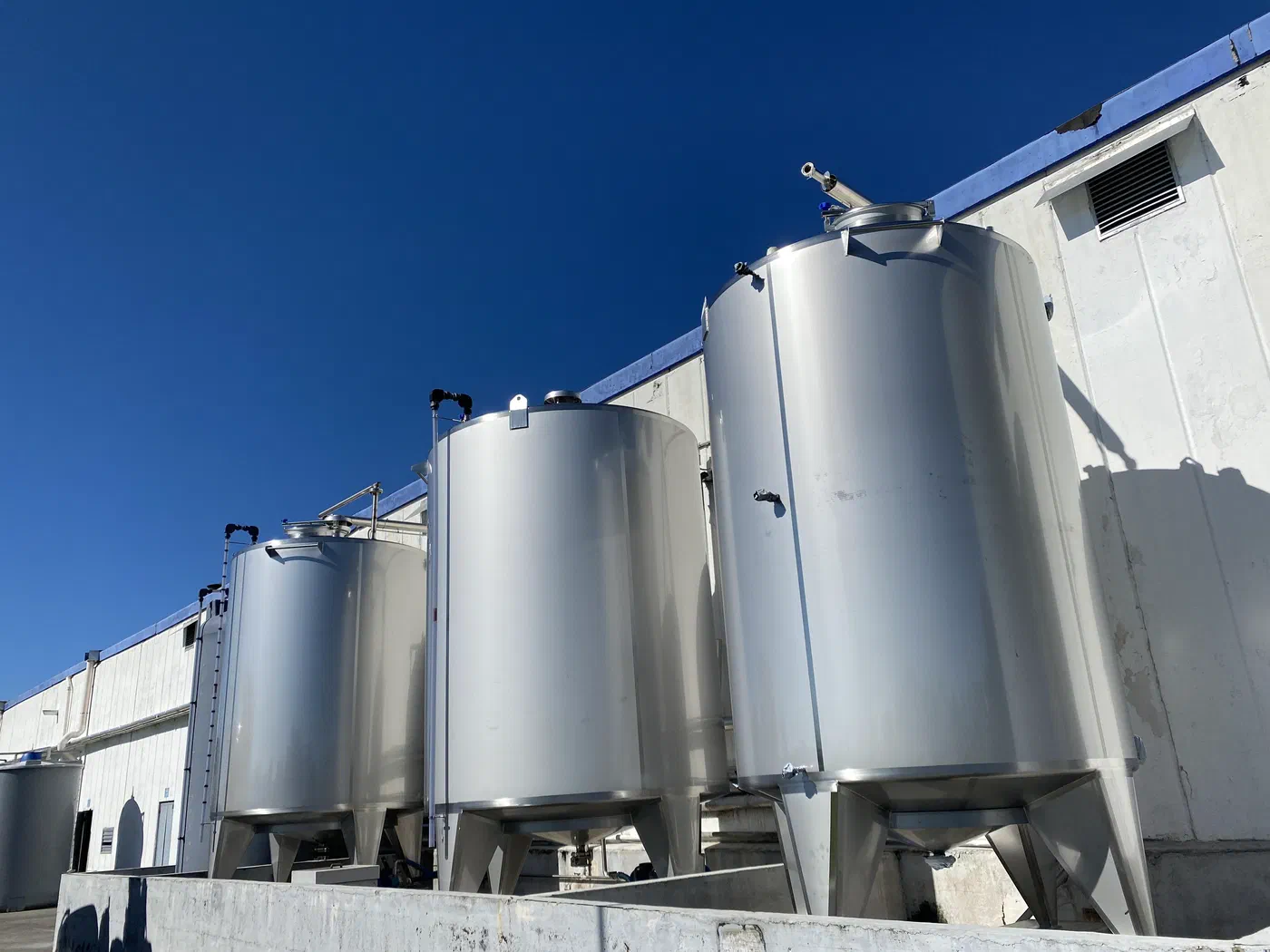 Stainless steel specialists: custom equipment and process plants.